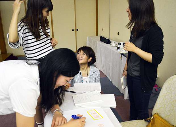 チームに分かれてグループワーク