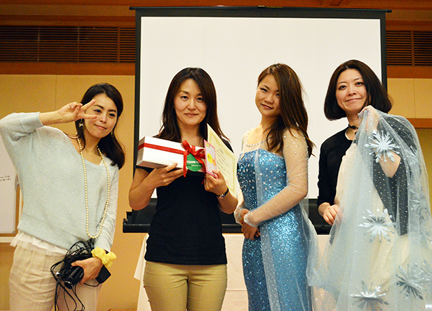 社内表彰式。テーマは「自分らしさ・仲間愛」