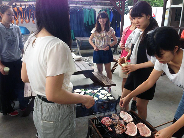 皆でワイワイBBQを楽しみました