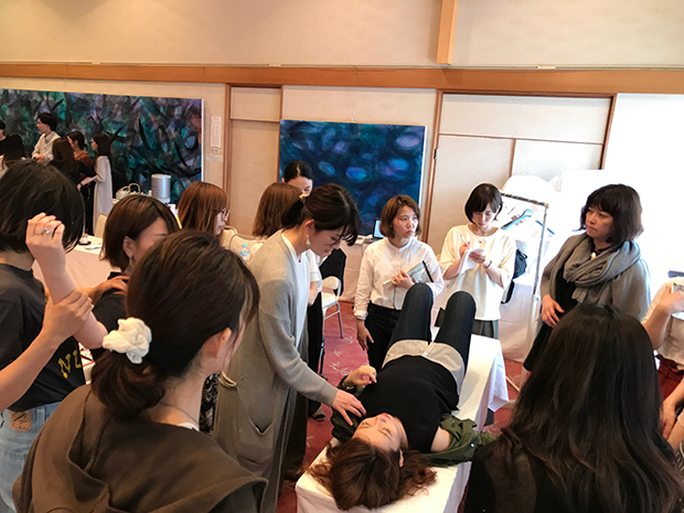 実際の施術シーンを再現しながら、技術力、接客力アップを話し合います。