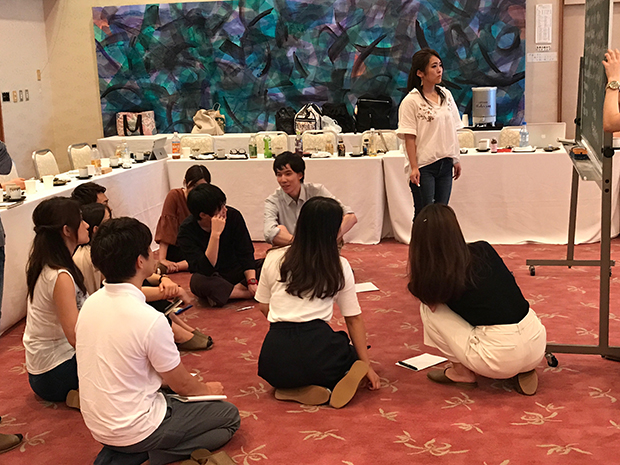 日ごろの課題を、全員参加でじっくりと議論する場です。