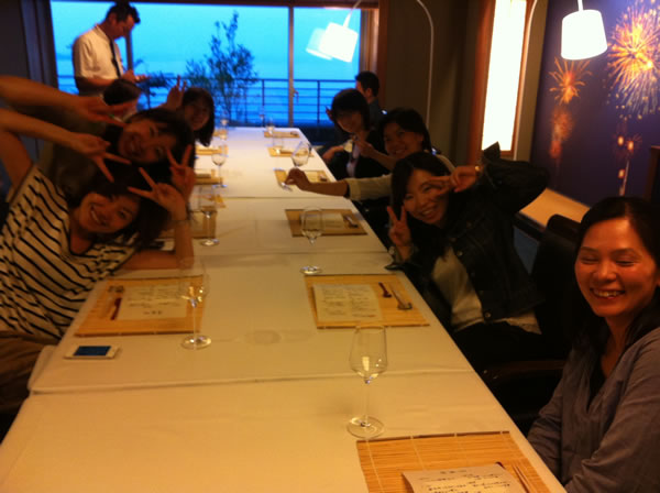 夜ご飯は仕事を忘れて、全員泥酔しました。笑